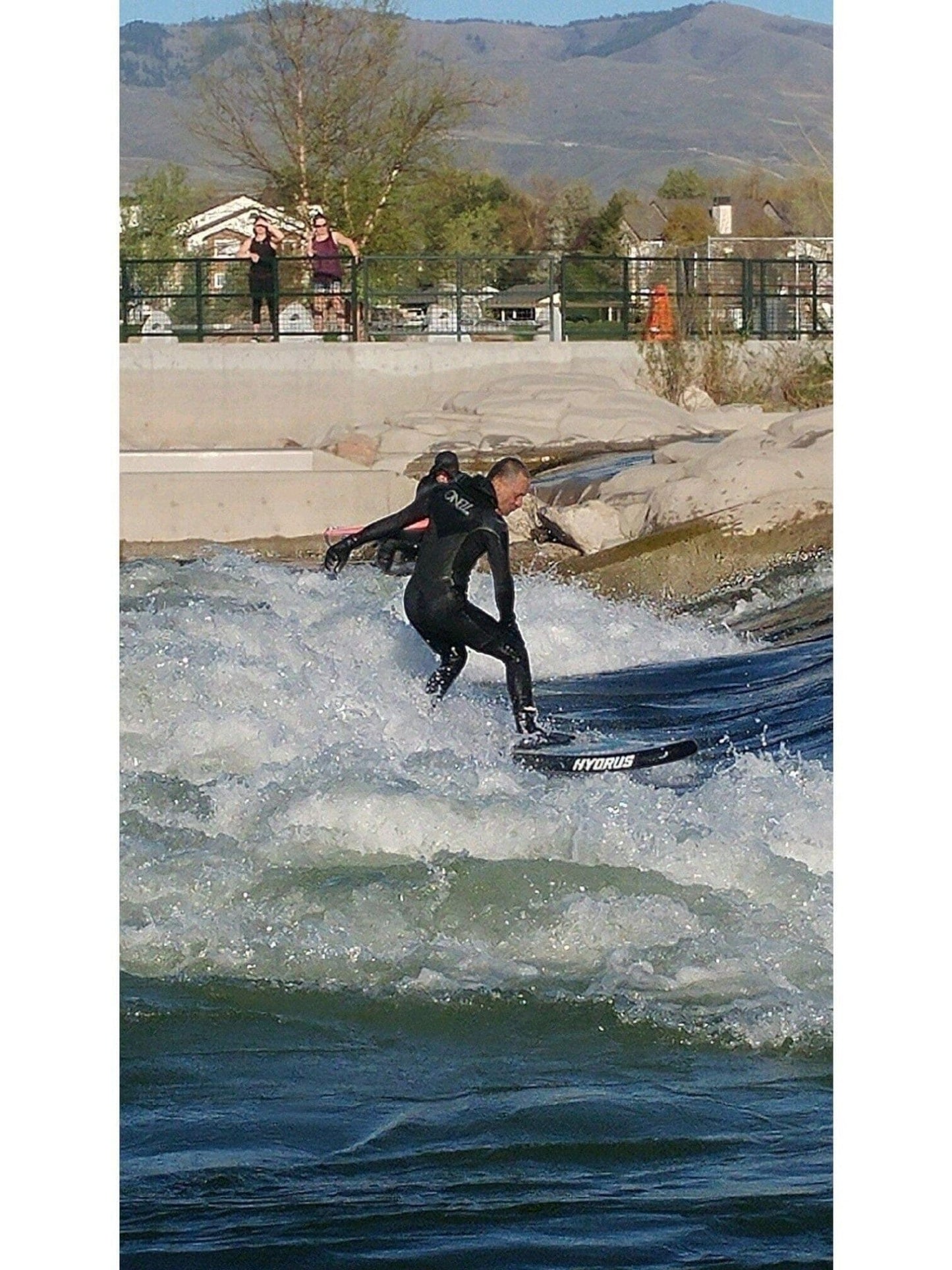 Hyper iSURF Surfboard (5'8 x 24)